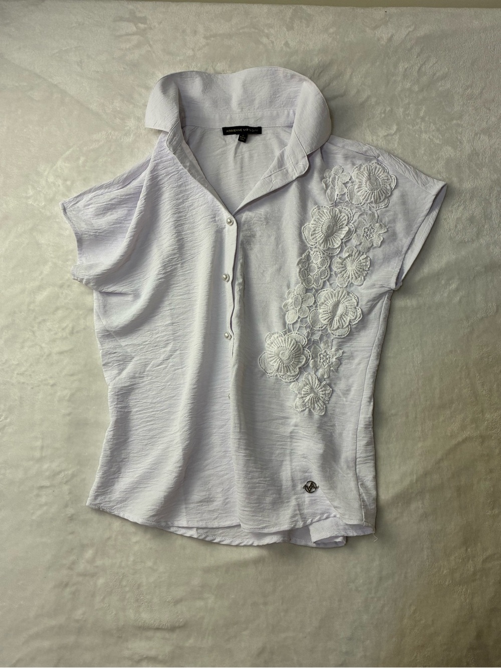 Adrienne Vittadini White Embroidered Button-Front Short Sleeve Top